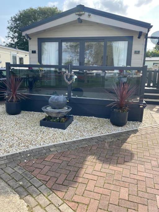 2 Bed, 2 Bath Lodge Style Caravan With Hot Tub & Private Garden At Patrington Haven Leisure Park 外观 照片