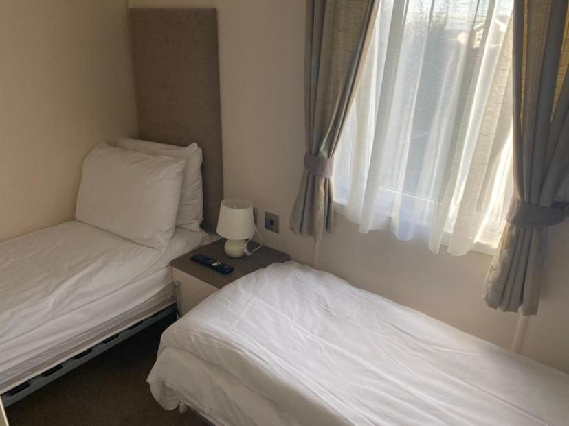 2 Bed, 2 Bath Lodge Style Caravan With Hot Tub & Private Garden At Patrington Haven Leisure Park 外观 照片