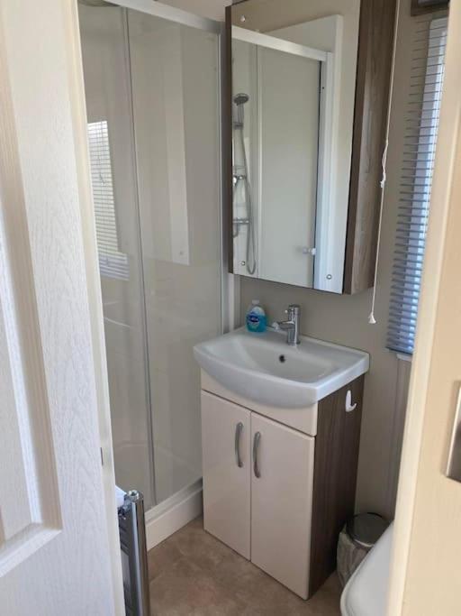 2 Bed, 2 Bath Lodge Style Caravan With Hot Tub & Private Garden At Patrington Haven Leisure Park 外观 照片